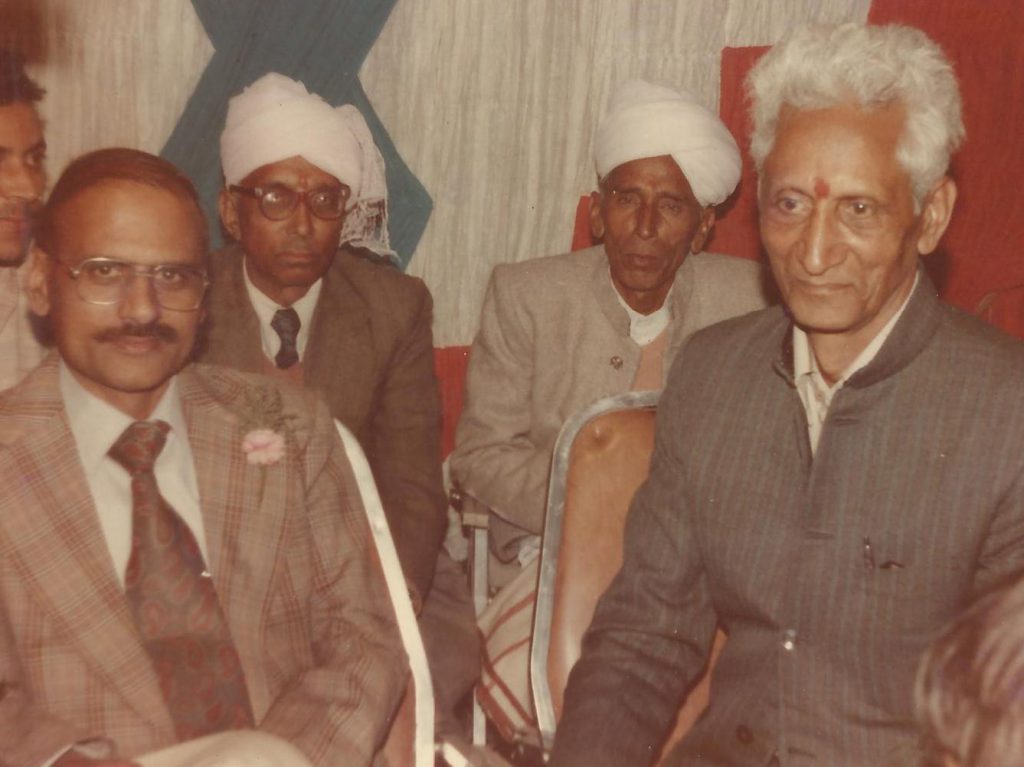 भतीजे श्री कृष्णकांत, भाई कप्तान चुनीलाल एवम साले पंडित जगतराम के साथ (1984) 