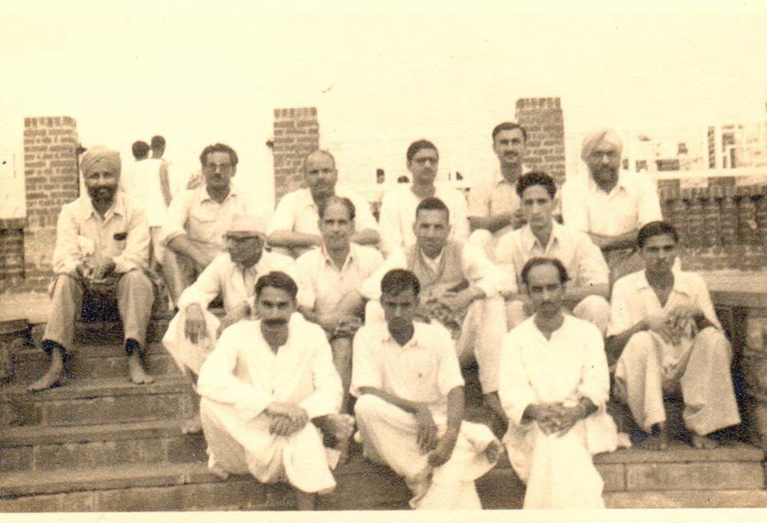 सहकर्मियों के साथ (1950)